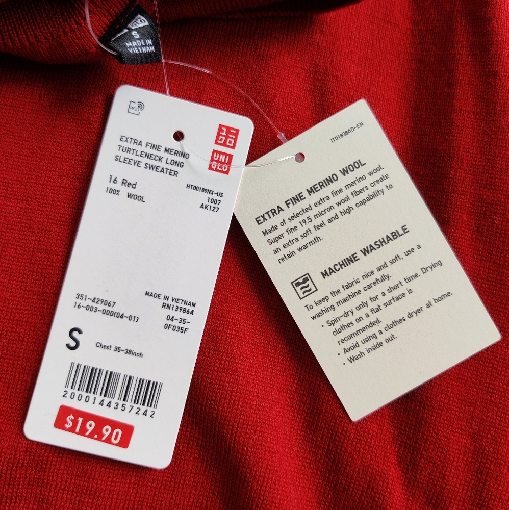 Uniqlo Merino Turtleneck Sweater